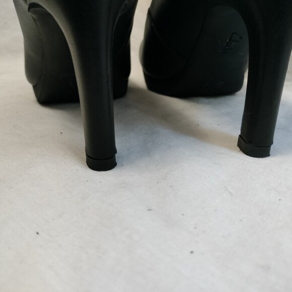 Clarks Collection Classic Pumps: Black Leather - Picture 4 of 10